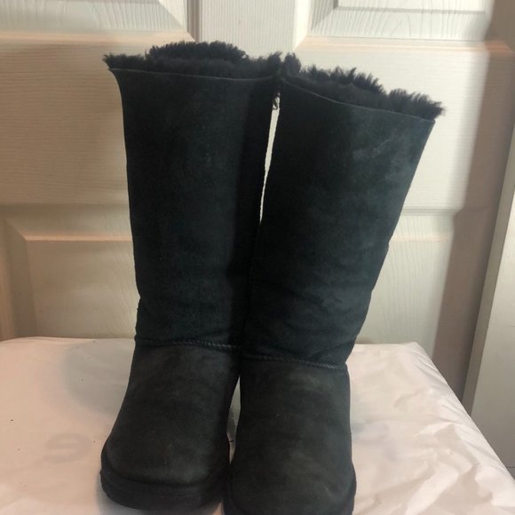 UGG Classic Boots Side Heir -Loom Lace-Up Boot Size 7. Black Boot Soft & Cozy - Picture 1 of 4